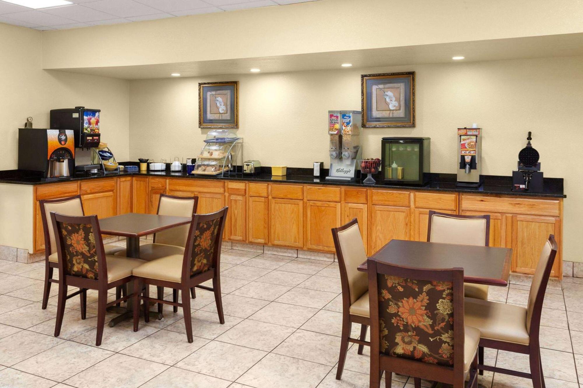Days Inn By Wyndham Shelby Esterno foto