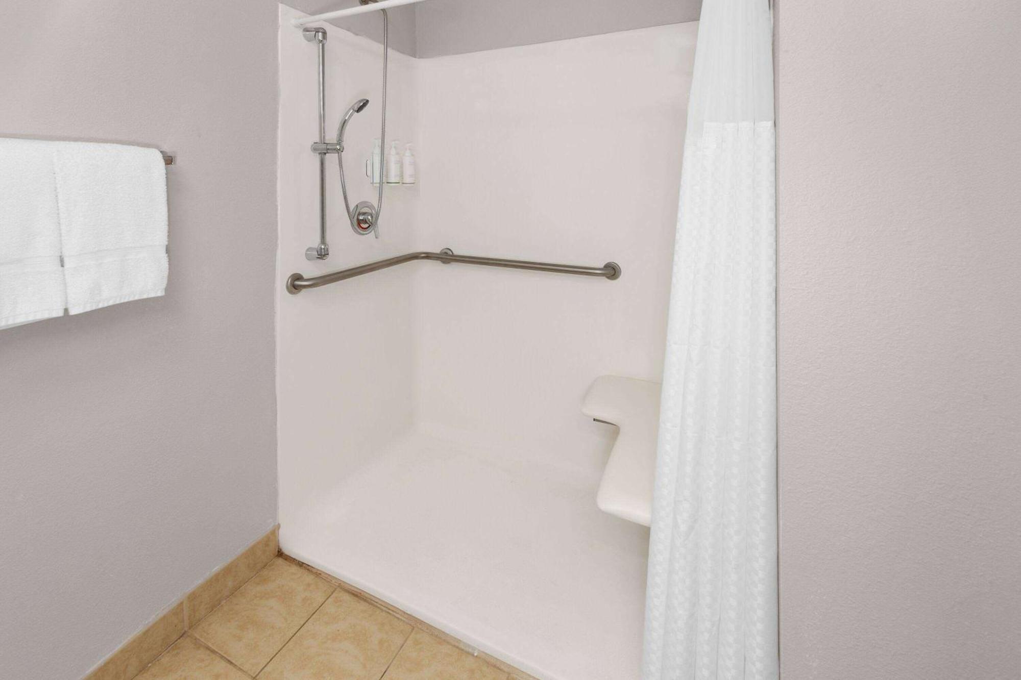 Days Inn By Wyndham Shelby Esterno foto