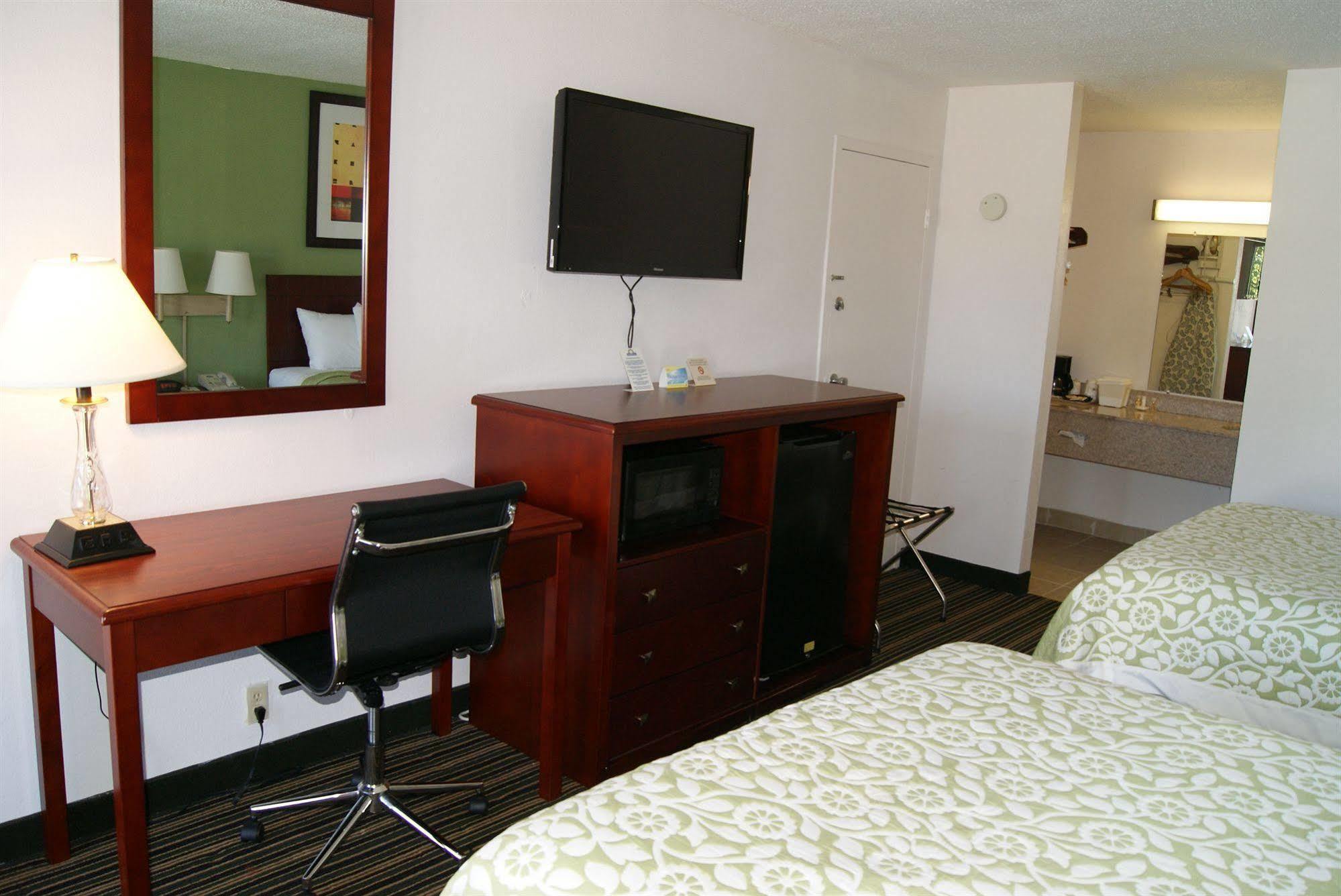 Days Inn By Wyndham Shelby Esterno foto