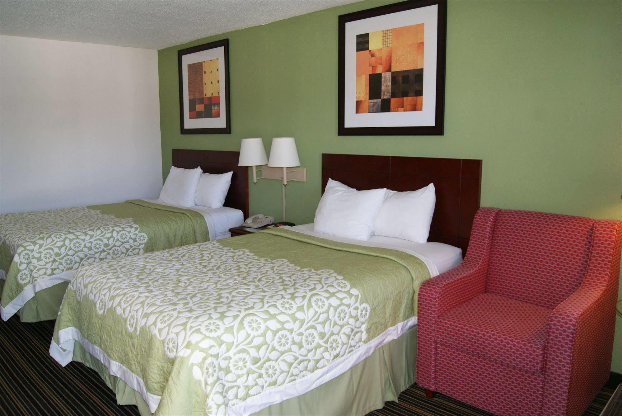 Days Inn By Wyndham Shelby Esterno foto