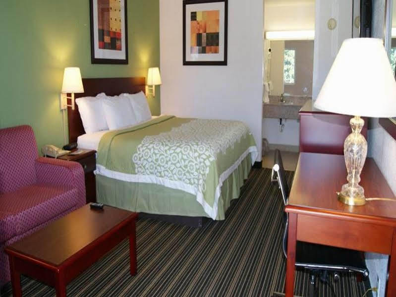 Days Inn By Wyndham Shelby Esterno foto