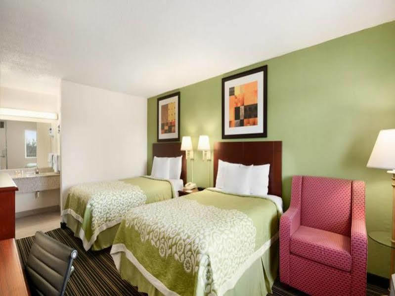 Days Inn By Wyndham Shelby Esterno foto