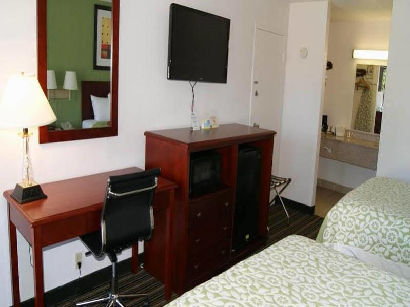 Days Inn By Wyndham Shelby Esterno foto
