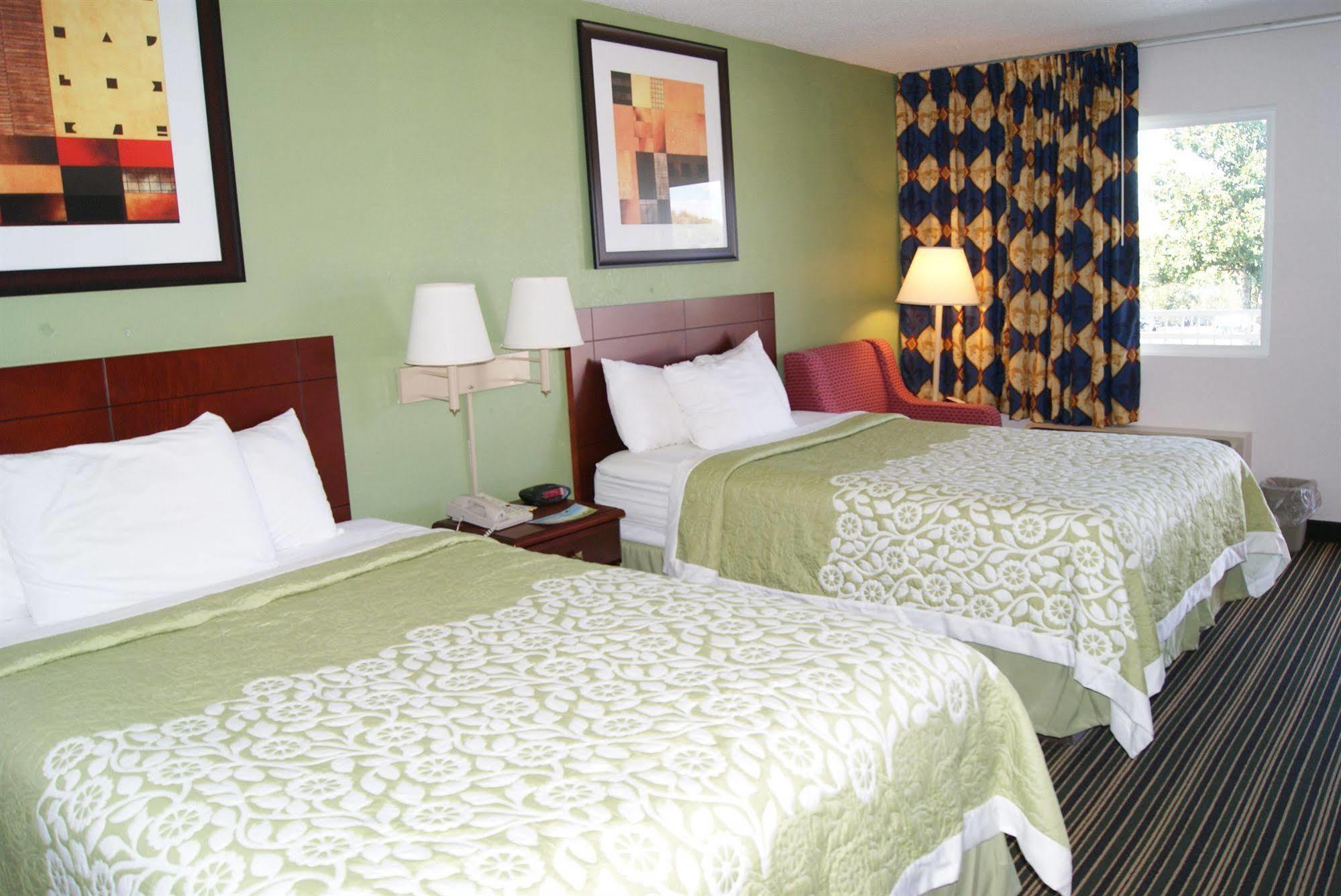Days Inn By Wyndham Shelby Esterno foto